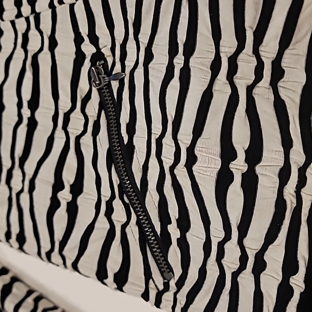 Chico's Crinkled Zebra Pattern Zip Up Jacket White Black Chico Size 3 - Picture 6 of 14